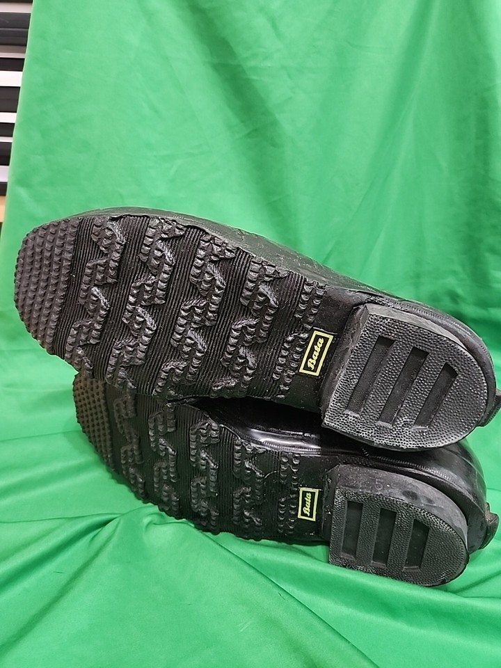 NEW Bata Mickey Mouse Boots SIZE 11XN Bunny Boots Extreme Cold Weather