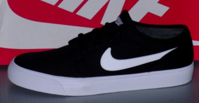 nike toki low men's