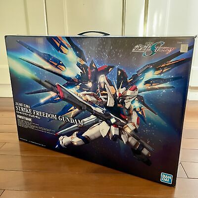 BANDAI ZGMF-X20A PG SEED DESTINY 1/60 Strike Freedom Gundam BANDAI ZGMF-X20A PG SEED DESTINY 1/60 Strike Freedom Gundam