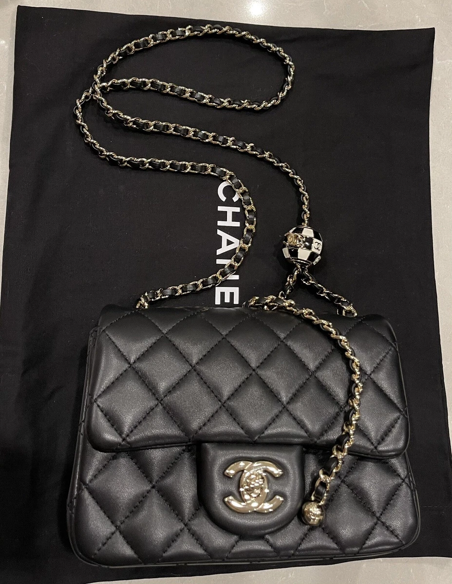 CHANEL Classic Lambskin Chain Mini Square Flap Bag black in Gold Hardware