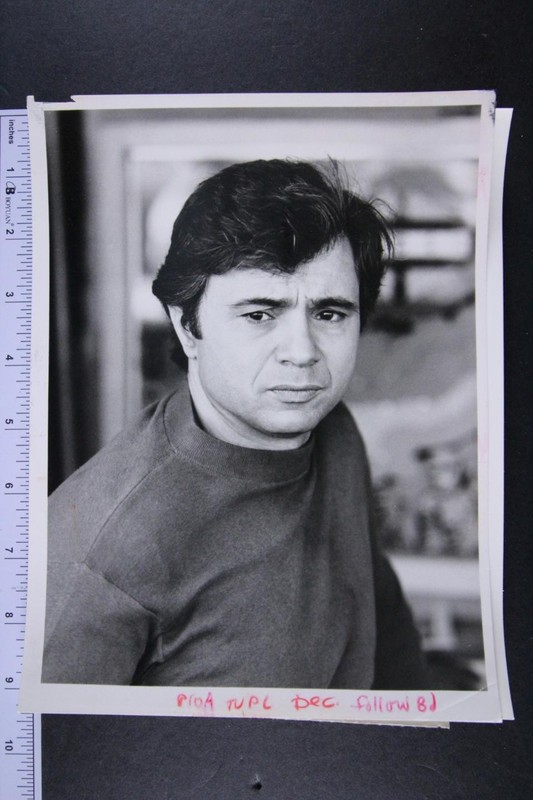 Six 1975 BARETTA Type 1 TV Press Photos~ROBERT BLAKE~ (id3553)