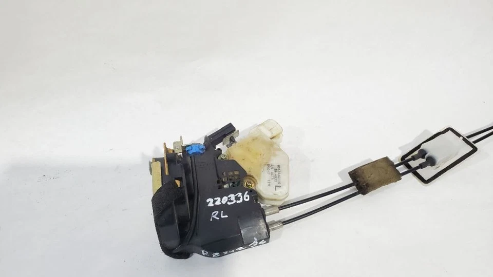 Atuador de trava de porta traseira esquerda fabricante de equipamento original 2003 Infiniti Q45 - Imagem 3 de 4