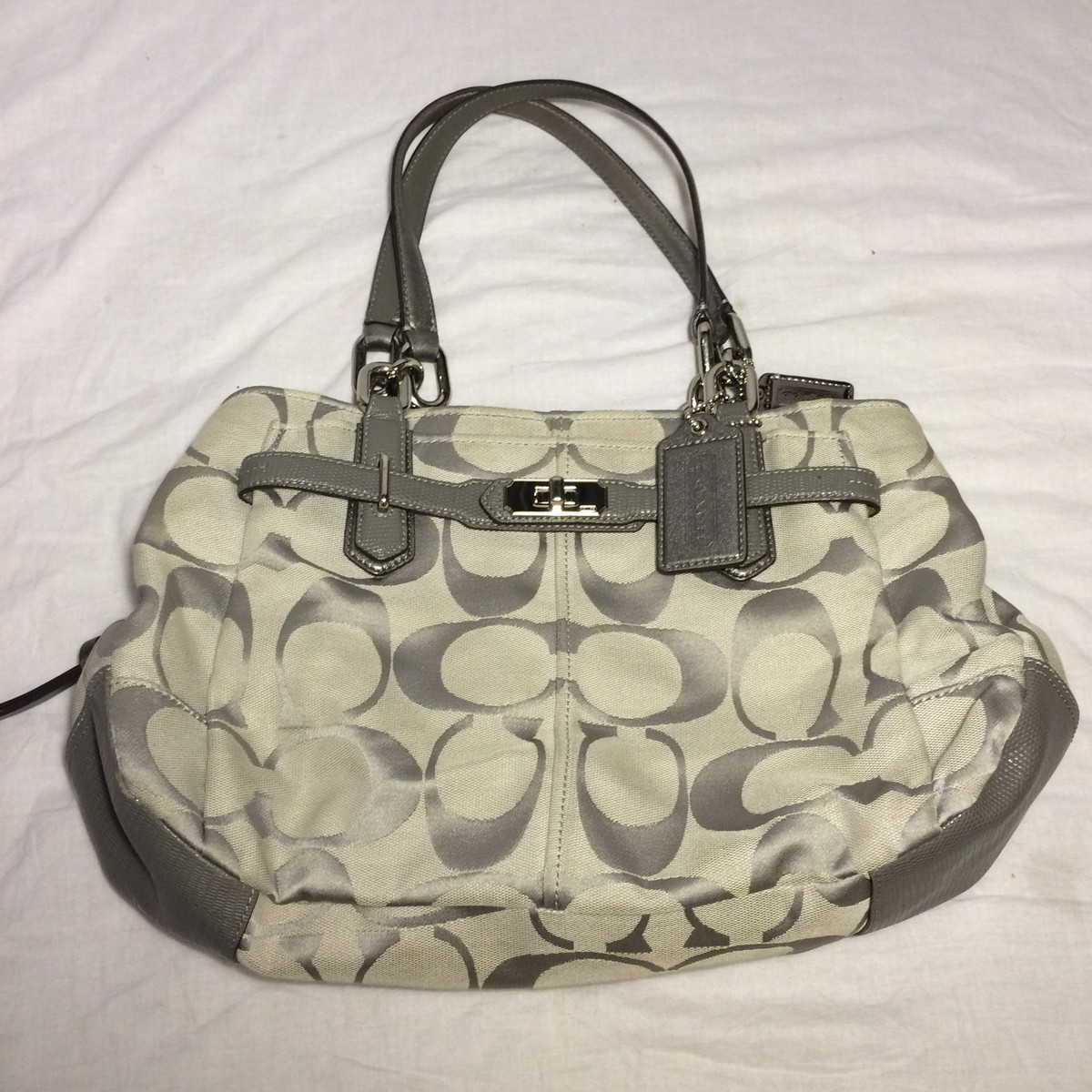 coach bag 最終 COACH® | Swing Zip Bag 20 In Crystal Signature Jacquard