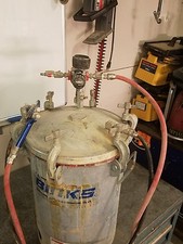 Binks 5 Gal 1416-921 Pressure Pot Tank Shell 6 Clamps hose and spray gun
