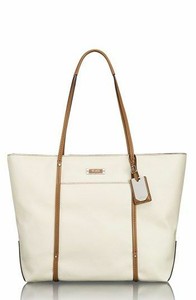 tumi sinclair q tote