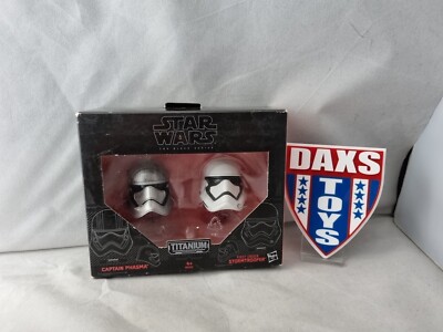 Star Wars Black Series Titan Helme auf Ständer Captain Phasma & Stormtrooper 