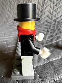 Lego Christmas CAROLER Male Minifig Holiday Boy Minifigure hol002 (10249)