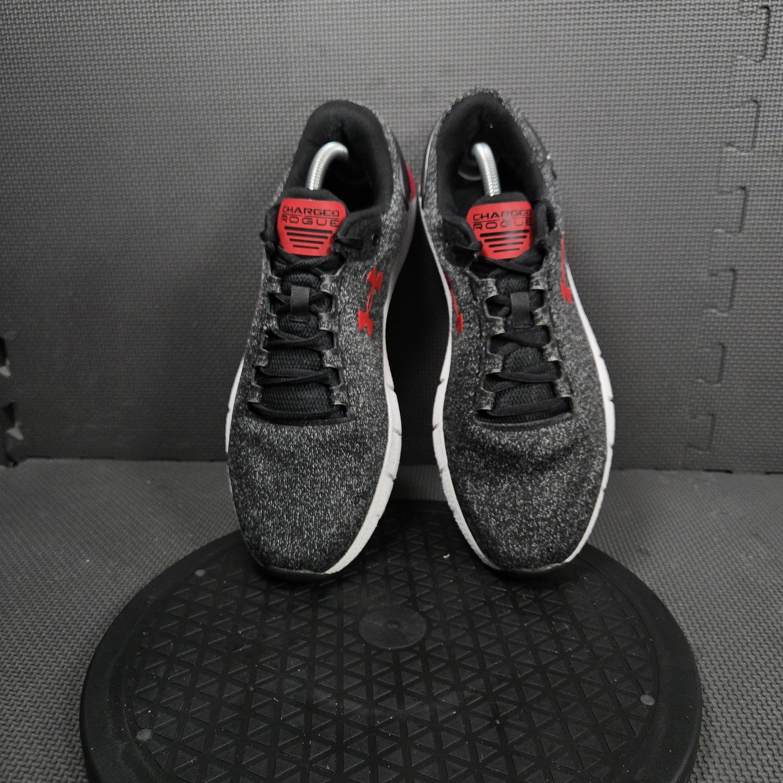 Under Armour Charged Rogue Shoes Mens Size 11.5 Black Red Sneakers 3021865-001 thumbnail 6
