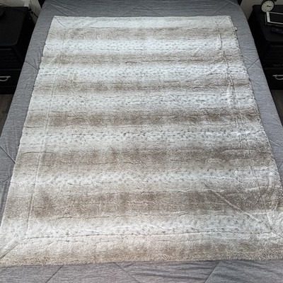 Pier 1 Imports Throw Blanket Minky Gold Tan Soft Faux Fur 48x60  Vintage Glam