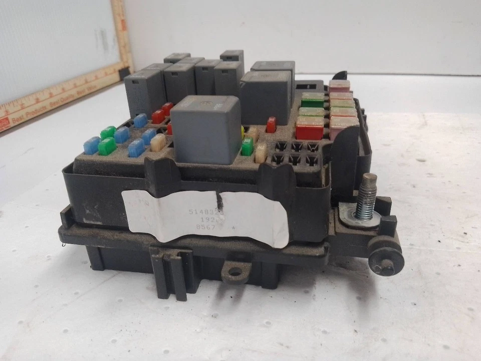 Коробка предохранителей двигателя GM 15201928 от 2004 GMC Sierra Denali пикап 6,0 л 11483136 - Изображение 2 из 4