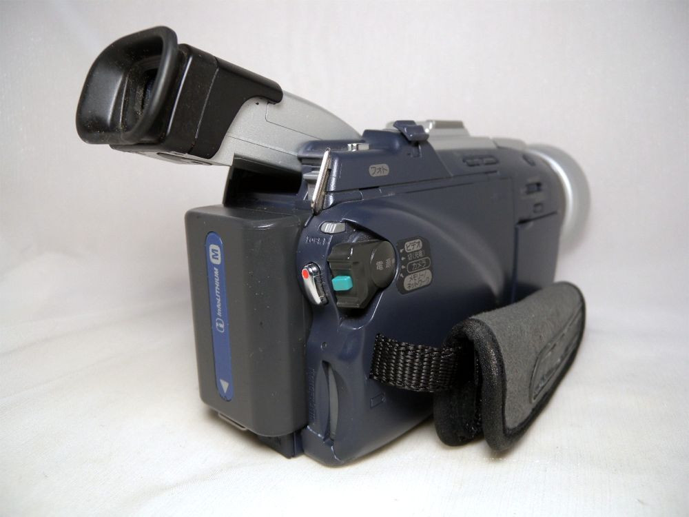 Sony HANDYCAM Video Camera DCR-TRV50 MiniDV camcorder tested Sony HANDYCAM Video Camera DCR-TRV50 MiniDV camcorder tested