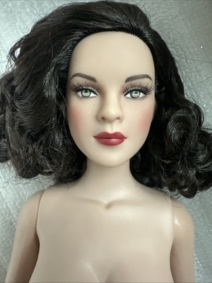 Tonner 2009 DEEANNA DENTON TURNING HEADS POOLSIDE BRUNETTE 17  NUDE DOLL RARE