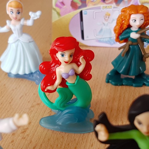 BRANDNEW Disney figurine SET - Princess Fighters - 1.3" miniature collection - Picture 3 of 8