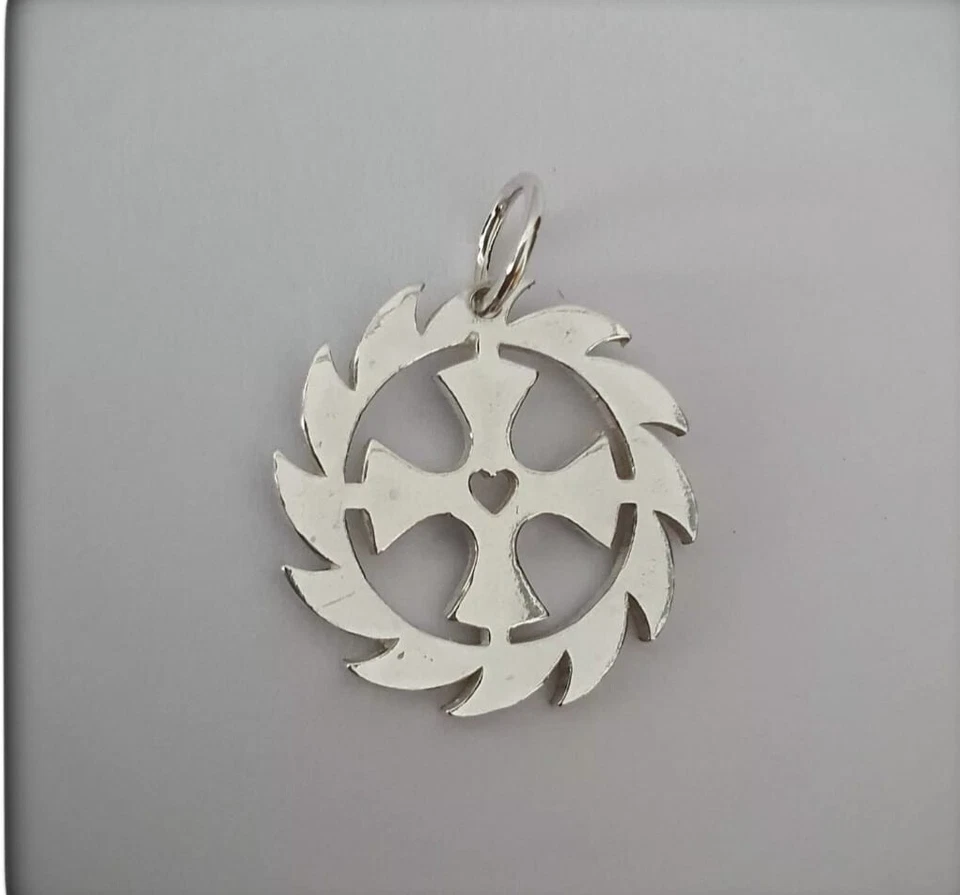 CRUZ ORLADA  BENJAMIN SOLARI PARRAVICINI PLATA 925  2CM - Imagen 2 de 4