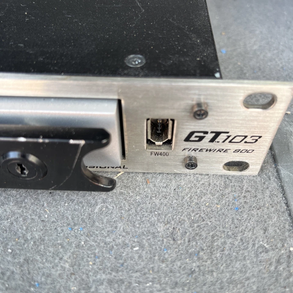 Glyph GT-103-03 Firewire 3 Bay Hard Drive Unit w/3 Drives No Keys - Image 3 of 4