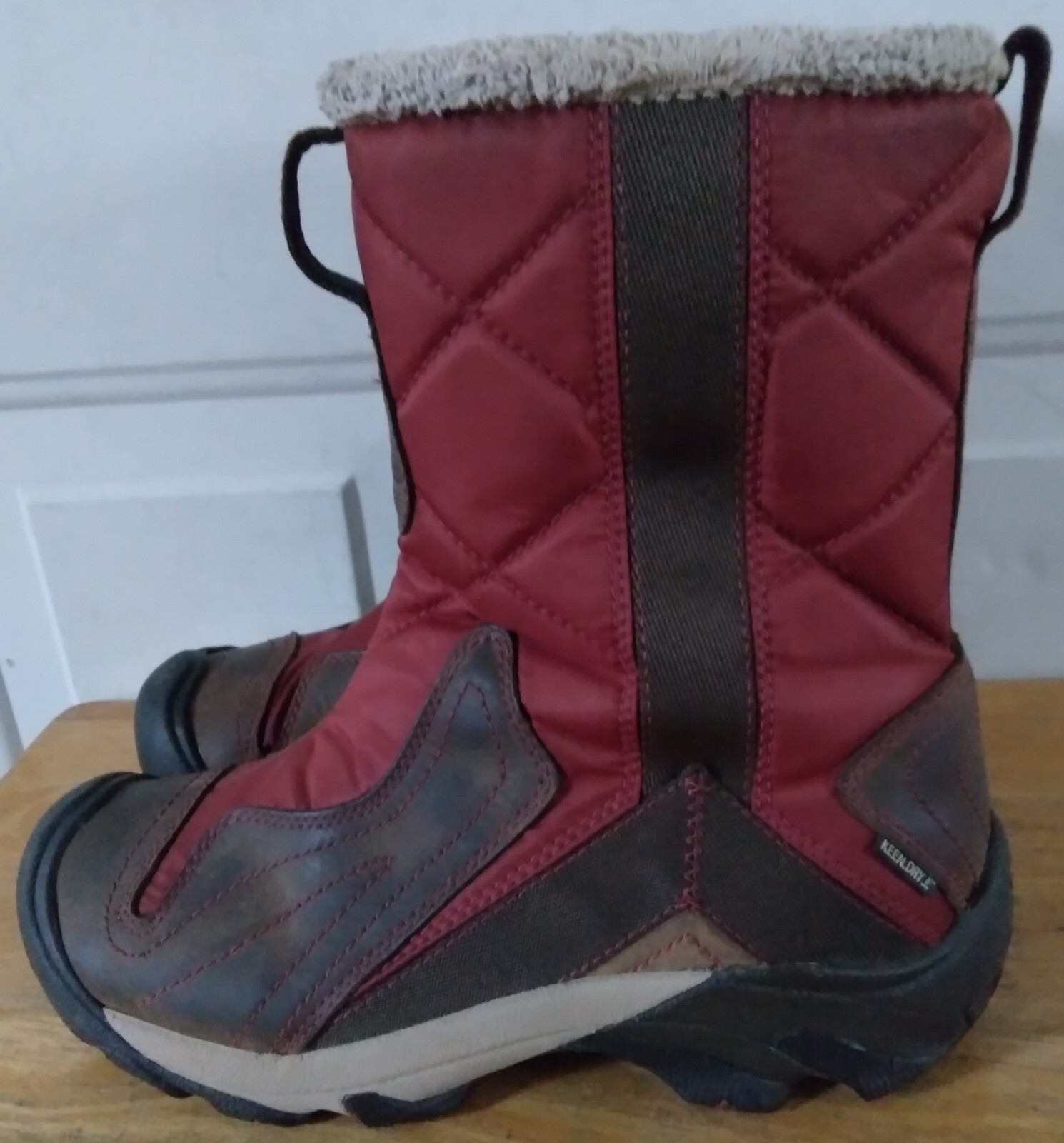 Stivali da donna isolati Keen Dry Betty Warm 200 grammi. Taglia 6 5