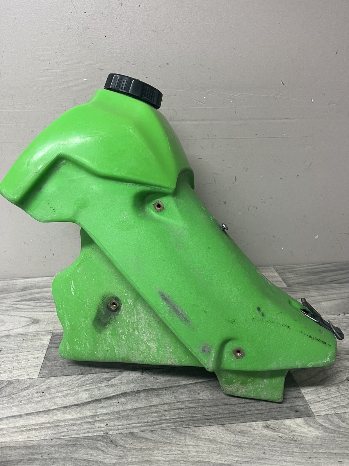 Acerbis 3.7 Gallon Fuel Tank For Kawasaki KLX250 (93-96) & KLX300 (97-08) – Green, High-Impact Plastic