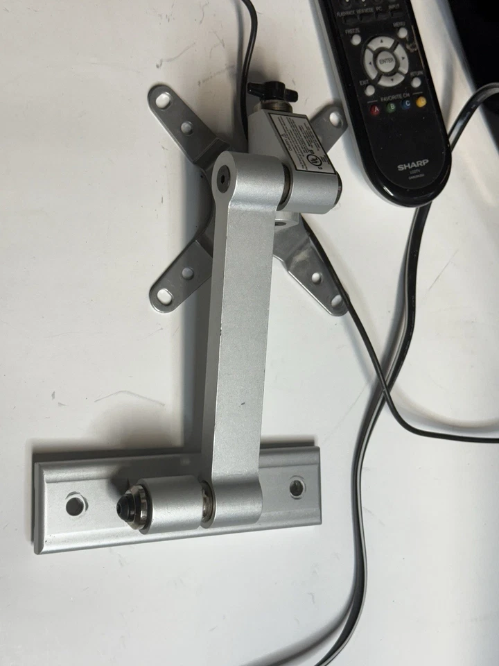 Sharp LC19SB14U 19 Inch 720P LCD HD TV AUX Gaming PC Monitor W/remote And Mount - Image 2 of 4