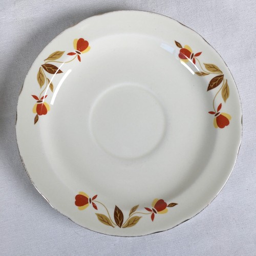 Vintage Hall hochwertiges Geschirr Mary Dunbar 4-teilig 6 Zoll Untertassen cremefarben Blumenmuster - Bild 3 von 6