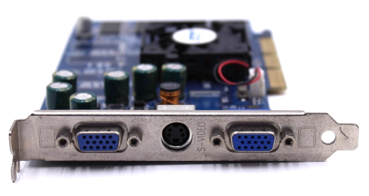 Carte Graphique PNY Nvidia GeForce FX 5200 – 128MB DDR – AGP 8X – Neuve