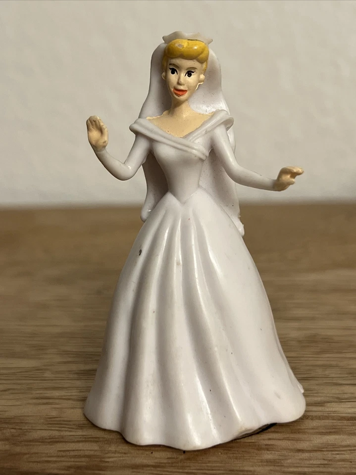 "FIGURA DE ACCIÓN CENICIENTA DISNEY PRINCESA 3"" JUGUETE DE PVC (USADO)" Foto 3 de 4