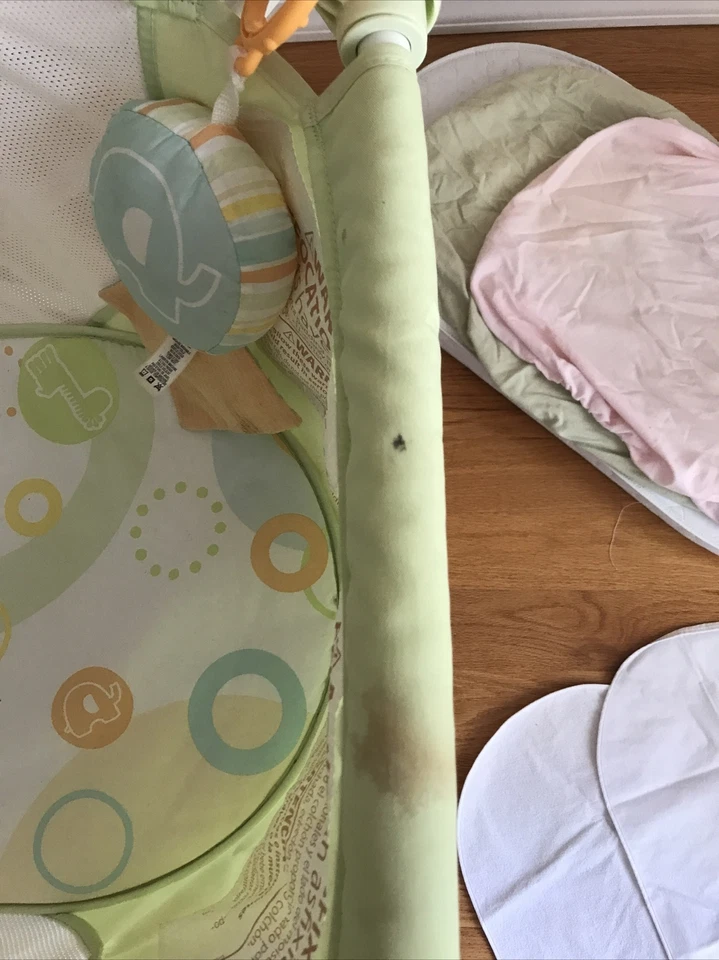 Cuna Fisher-Price Rock With Me + Colchón + 2 Fundas (Rosa/Verde) + 3 Almohadillas Foto 3 de 4