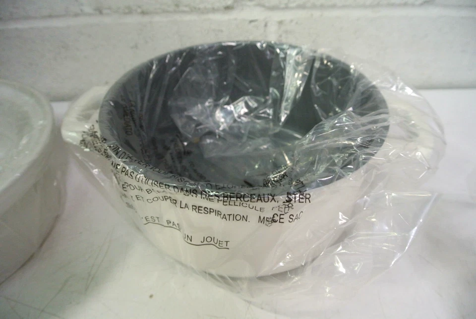 Beautiful 3 Qt Electric Fondue Set with Bonus 2 qt Ceramic Pot, White Icing - Image 3 of 4