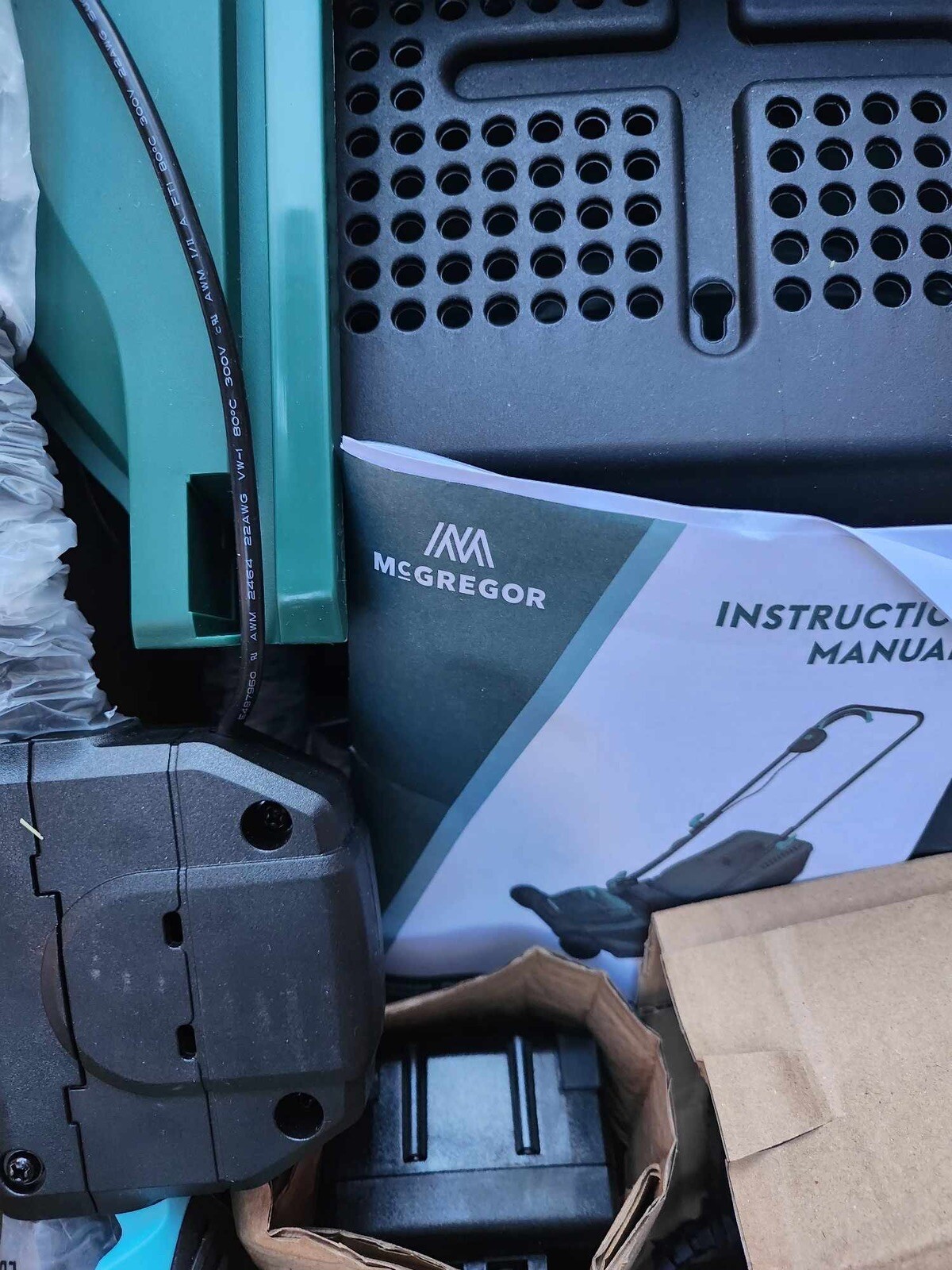 McGregor MCR2134A 34cm Cordless Rotary Lawnmower 21.6V With Battery