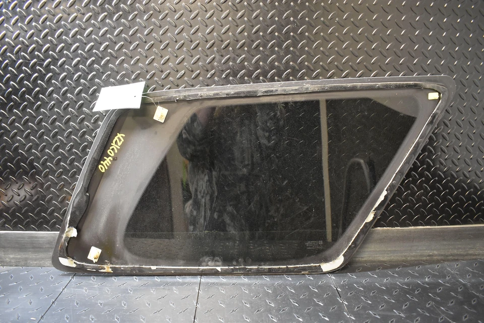 2007 - 2012 GMC Acadia Driver LH Left Quarter Window Glass — 第 2/2 张图片