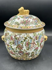 Vintage Chinese famile Rose Lidded Rice jar with foo dog Mandarin design 9.25”