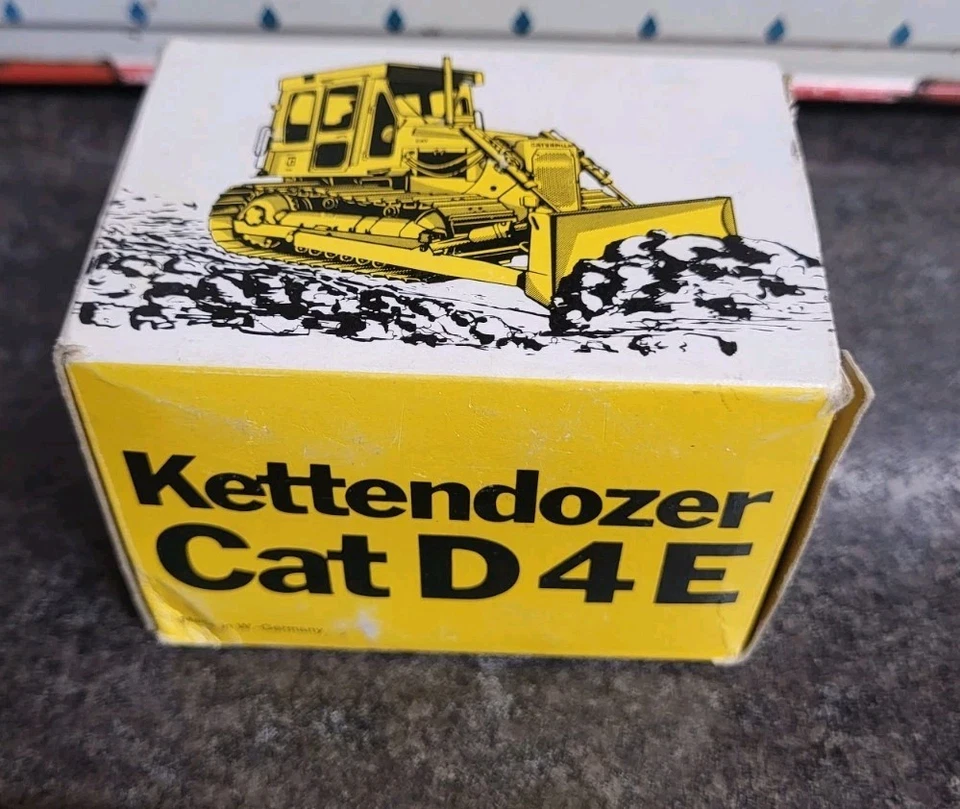 Topadora Caterpillar Cat D4E NZG escala 1:50 diecast #205 años 80 con Alemania CON CAJA Foto 3 de 4