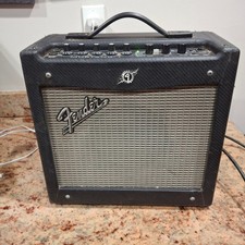 Fender Mustang I V.1 20-Watt 1x8 Digital Combo Guitar Amplifier Carbon Fiber