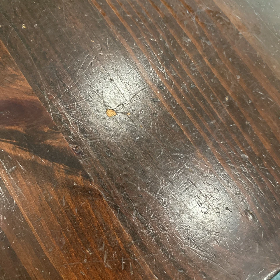 Ethan Allen Antiqued Pine Old Tavern End/cocktail Table #12-8054 19.5”x19.5”x16” - Image 3 of 4