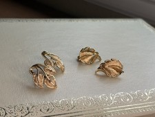 Vintage Gold Tone Leaf Clip-On Earrings, Meta...