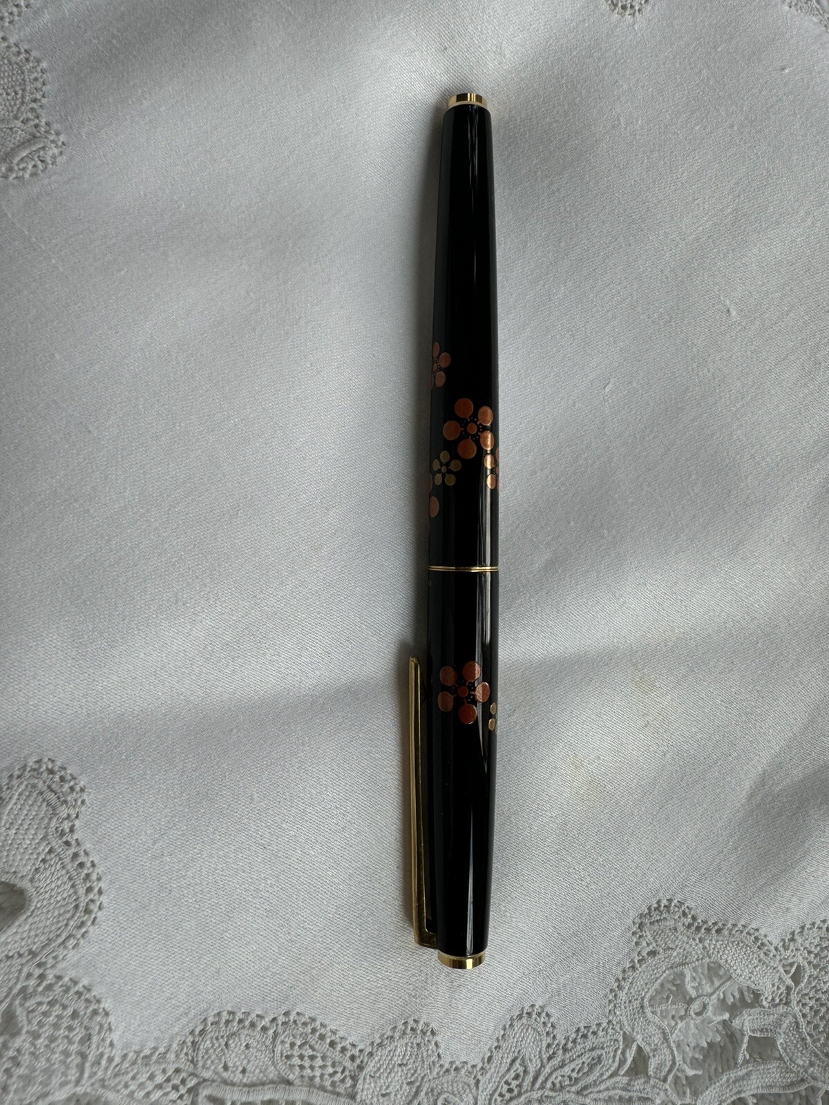 Vintage 1991/92 Pilot Makie Plum Blossom Fountain Pen 14K Gold Nib