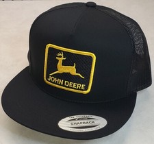 Sombrero de camionero John Deere Patch Yupoong / YP Classic 6006 Snapback negro/negro
