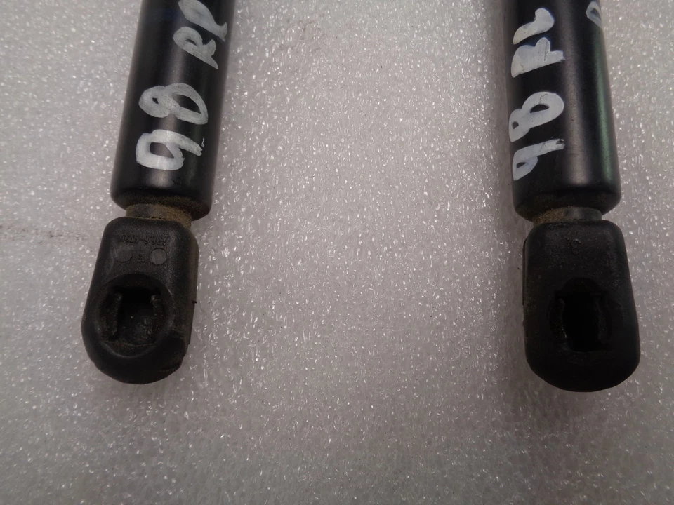 Par de puntales de soporte de elevación de maletero trasero Volkswagen Passat 1998-2005 OEM DK811108 Foto 2 de 4