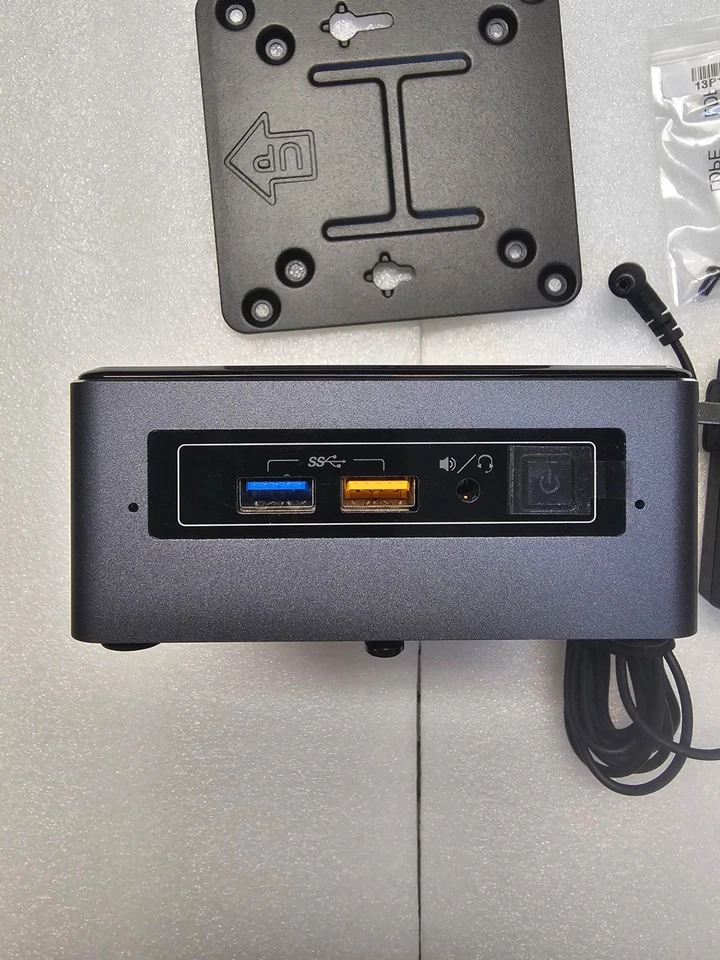 Intel NUC 7I5BNH BOXNUC7I5BNH 8GB MEM 250GB UNIDAD PWR ADPTR SOPORTE WIN10 PRO Foto 2 de 4