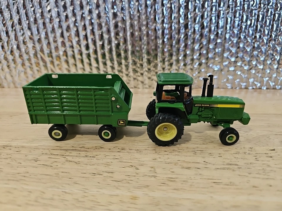 John Deere ERTL Tractor + 535 Round Hay Baler 1:64 Scale DieCast Lot Of 4  - Image 3 of 4