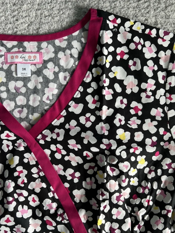 Koi Scrub Top Women’s Sz 3X White Leopard Print Kathy Peterson Medical Nursing - Image 4 of 4