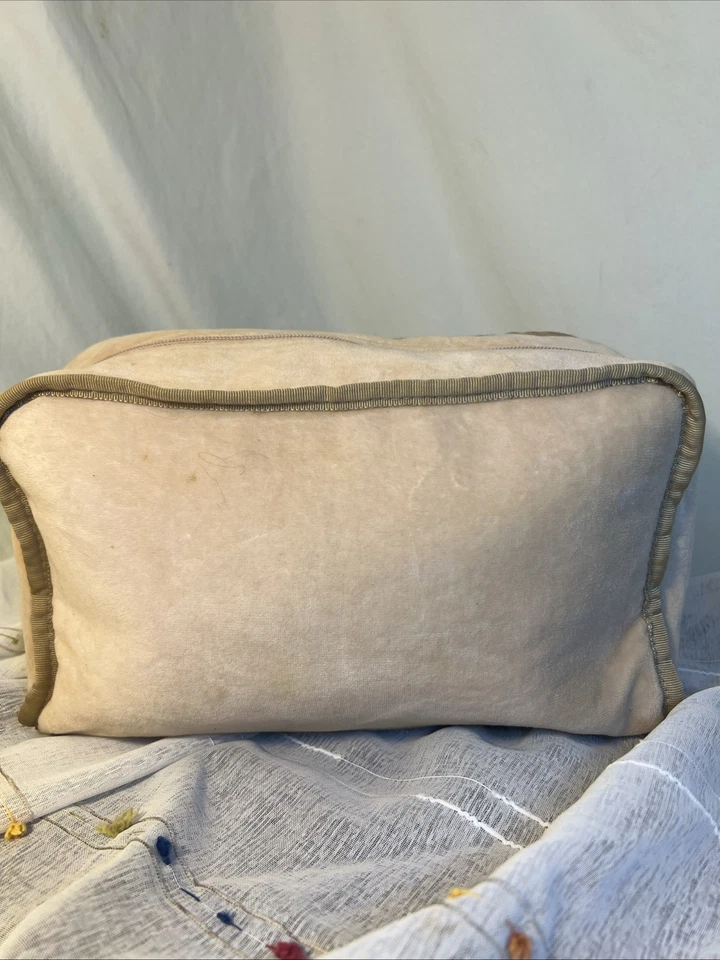 Bolsa de cosméticos o viaje de peluche Saks Fifth Avenue Foto 3 de 4