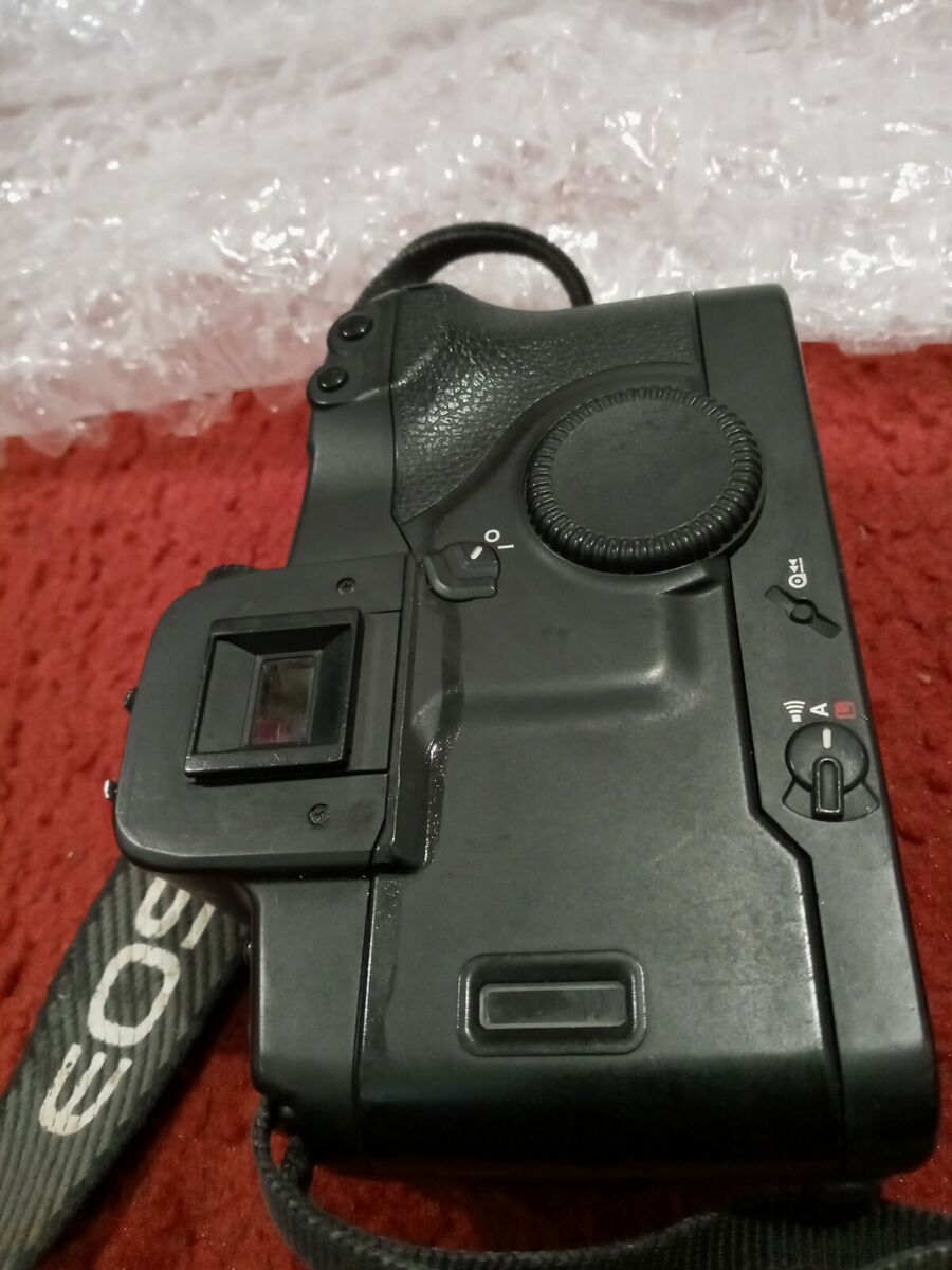 Canon EOS-3 35mm SLR Film Camera - Black (Body Only Canon EOS-3 35mm SLR Film Camera - Black (Body Only