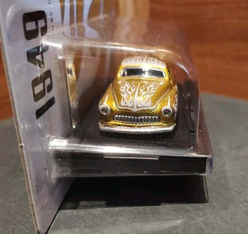 NIB M2 MACHINES 1949 MERCURY CUSTOM 1:64 SCALE DIE-CAST WITH STAND - Picture 4 of 8