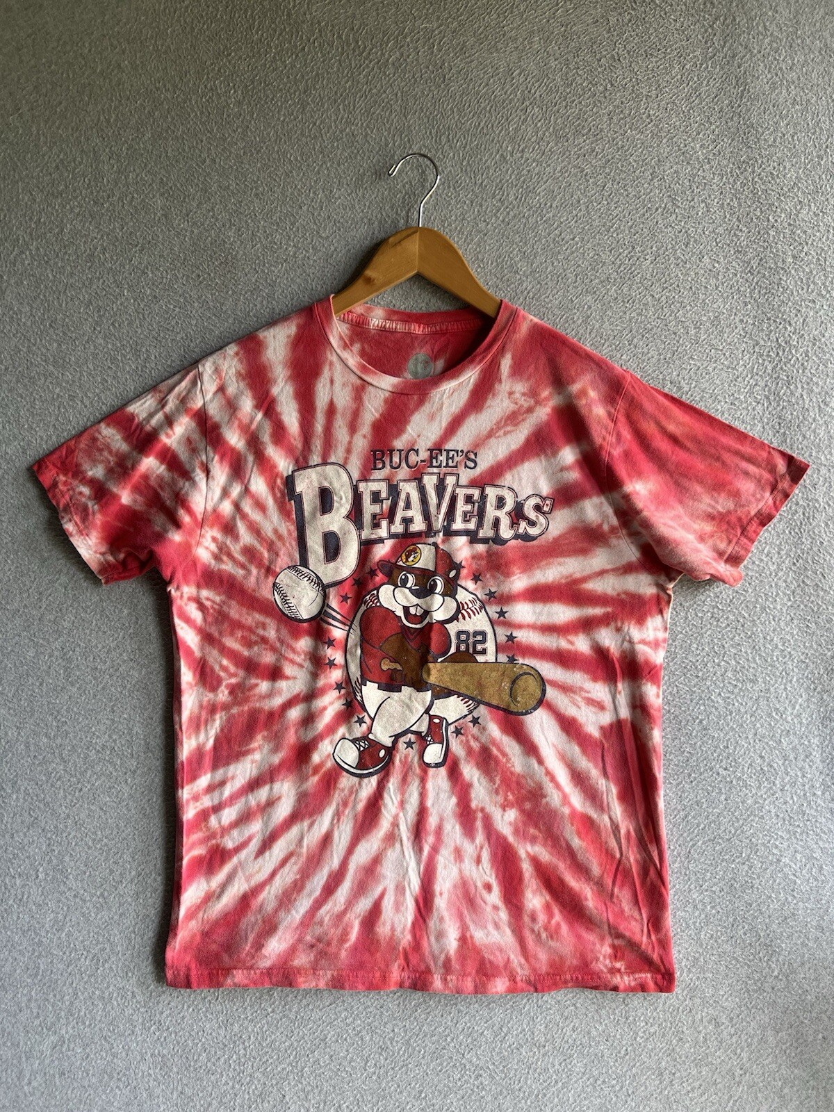 Buc-ee’s Adult M Baseball Beavers Red Tie Dye T-Shirt