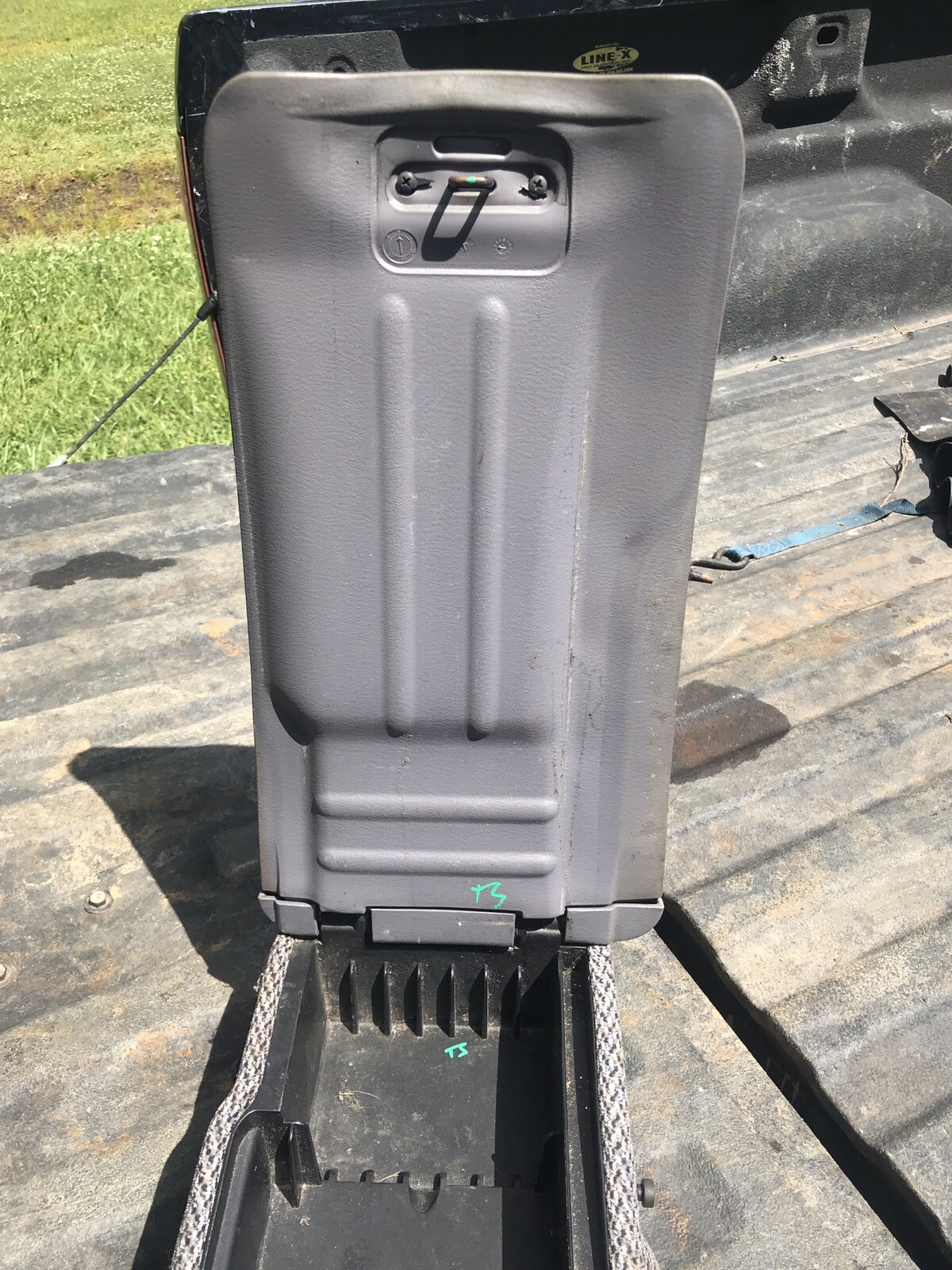 9704 Dodge Dakota truck Center Console Armrest Jump Seat Light Gray