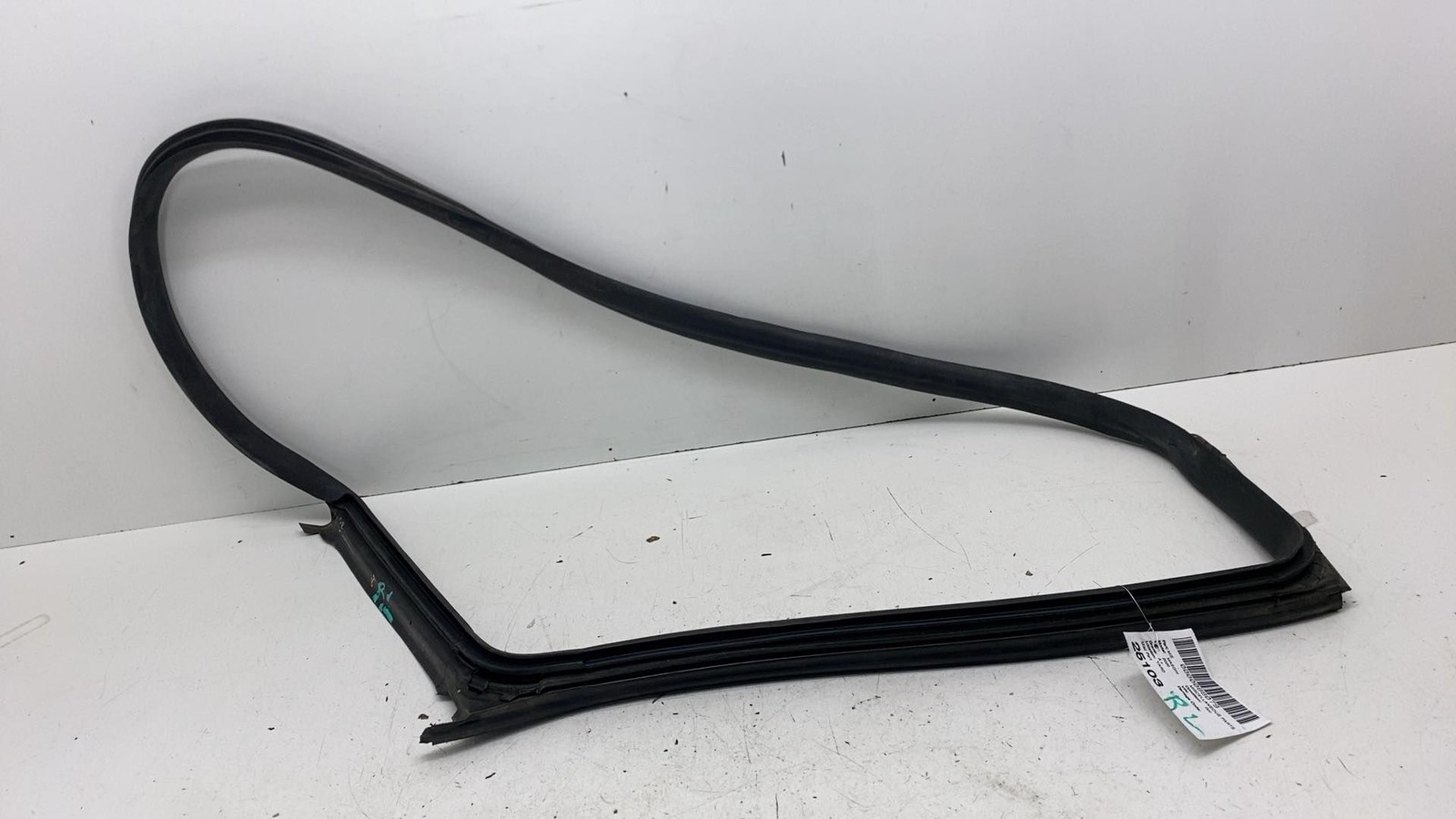 ⭕2014-2020 Maserati Ghibli Rear Left Door Window Weatherstrip Rubber Seal Gasket