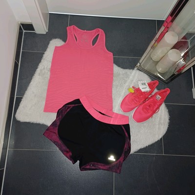 Sommer Sportset M 40 42 sportoutfit schwarz Sporthose Domyos Laufshirt pink Top
