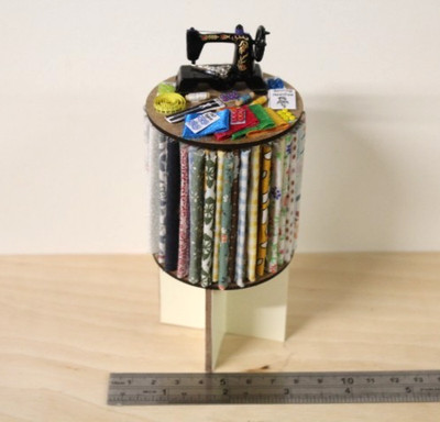 PUPPENSTUBE = Handarbeit Kurzwaren Stoffständer