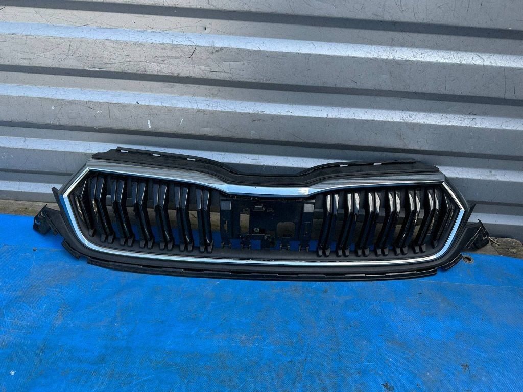 Vorne Kühlergrill