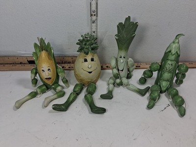 4 Anthropomorphic Vegetable Shelf Sitters Corn Cob Pea Pod Celery Pineappl TD27D